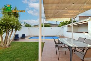 Amplia casa pareada en PERFECTO ESTADO. photo 0