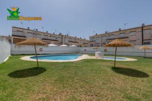 Casa Adosado con mejoras y Patio de 35m² (Piscina Comunitaria). photo 0