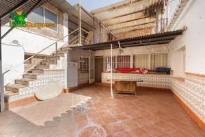 Casa de 250 m² para reformar a tu gusto photo 0