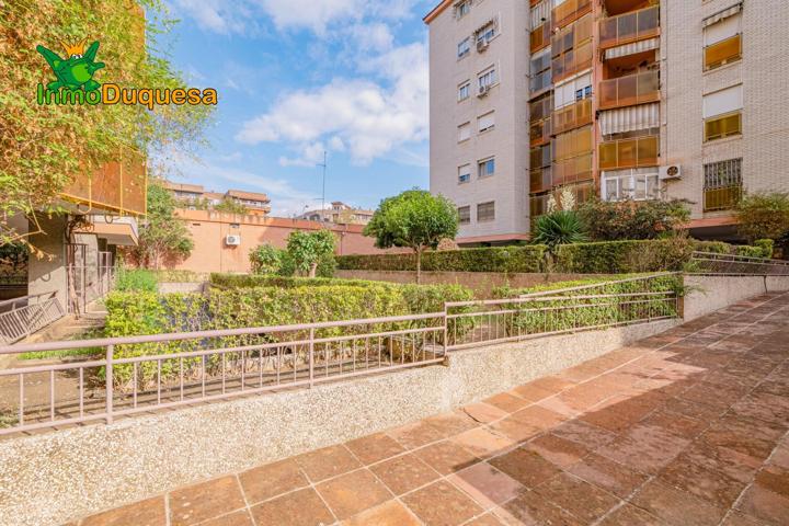 Piso de 4 Dorm. en Granada capital. Con plaza de aparcamiento opcional. photo 0