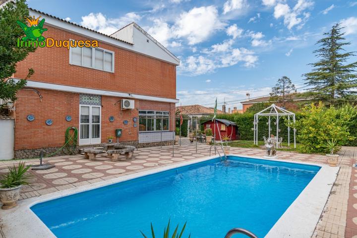 Chalet con parcela de 862 m² photo 0