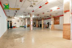 Local comercial con 207 m² construidos. BUEN ESTADO photo 0