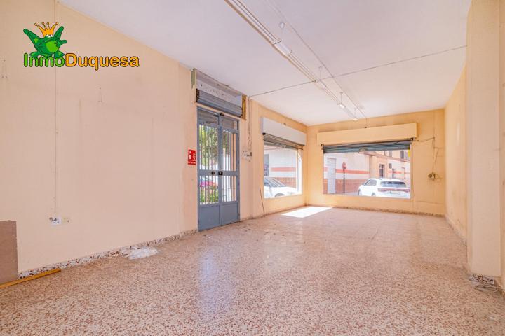 Local en el centro de Durcal en esquina a 3 calles. photo 0