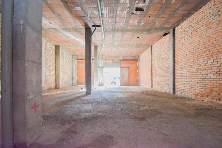 Local en bruto situado junto a la Avenida principal. Maracena. photo 0