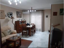 MAGNÍFICA CASA EN VENTA EN LA ALGABA.  Se trata de una amplia casa adosada de 180 metros cuadrados de dos plantas y con photo 0