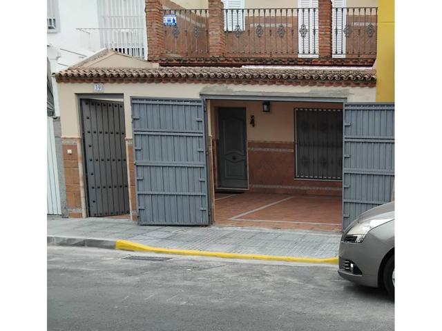 MAGNÍFICA CASA EN VENTA EN LA ALGABA.  Se trata de una amplia casa adosada de 180 metros cuadrados de dos plantas y con photo 0