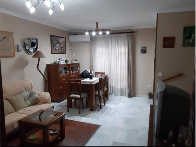 MAGNÍFICA CASA EN VENTA EN LA ALGABA.  Se trata de una amplia casa adosada de 180 metros cuadrados de dos plantas y con photo 0