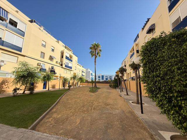 Dúplex con garaje y piscina en El Juncal photo 0