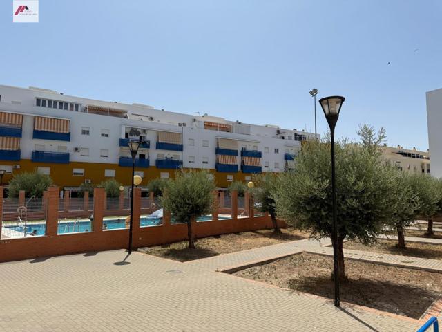 Dúplex en El Juncal con patio, piscina y garaje photo 0