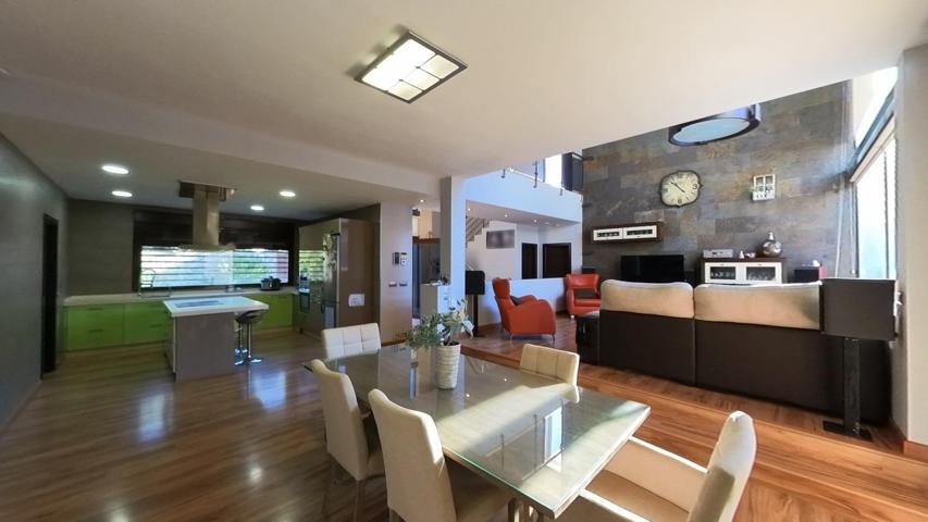 CHALET DE LUJO :MODERNIDAD Y NATURALEZA SE UNEN photo 0