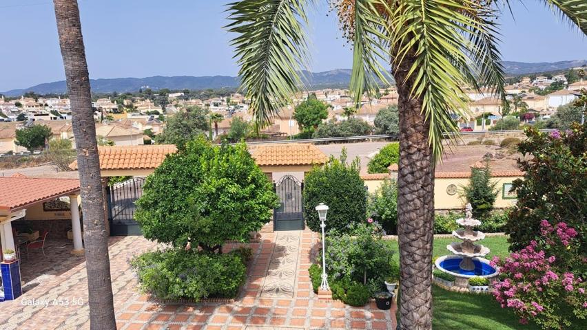 MAGNÍFICO CHALET CON DOS CASAS EN URB LA COLINA. photo 0