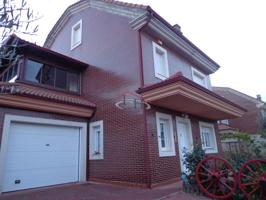 CHALET INDIVIDUAL EN LAS LOMAS CON PISCINA photo 0