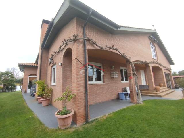 CHALET INDIVIDUAL EN ROBLEDO DEL TORÍO CON GRAN JARDÍN Y PISCINA photo 0