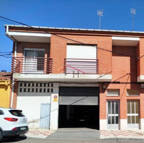 CASA CON JARDÍN EN VILLAQUILAMBRE photo 0