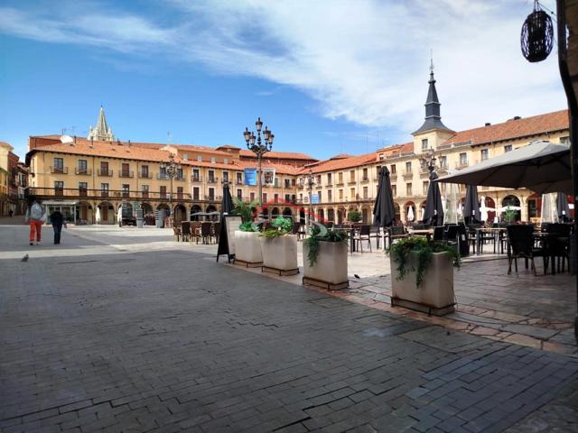OPORTUNIDAD ÚNICA - EDIFICIO JUNTO A LA PLAZA MAYOR DE LEÓN photo 0