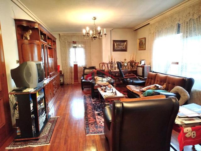 PISO EXTERIOR DE 172 M2 ÚTILES CON DOS PLAZAS DE GARAJE photo 0