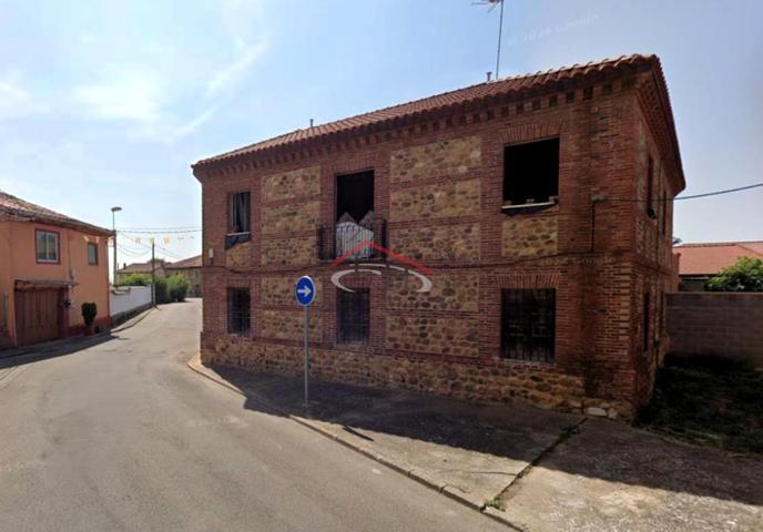 CASA EN ROBLEDO DEL TORÍO CON GRAN VALOR ARQUITECTÓNICO photo 0