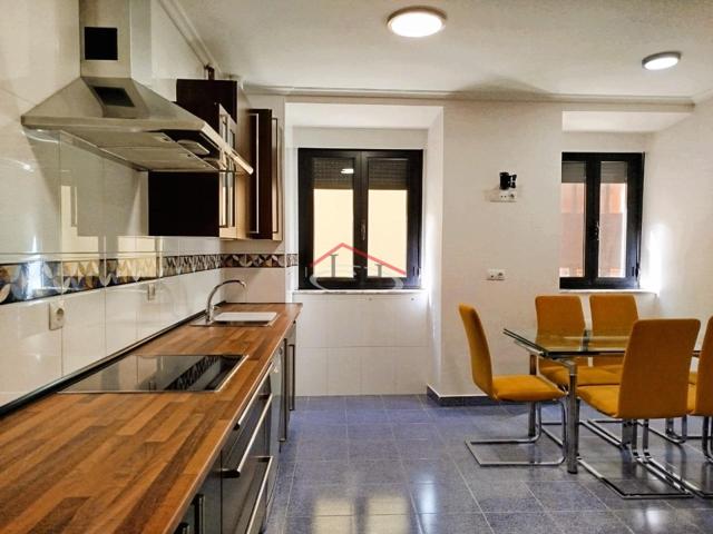 APARTAMENTO REFORMADO Y EXTERIOR EN EL CASCO HISTÓRICO photo 0