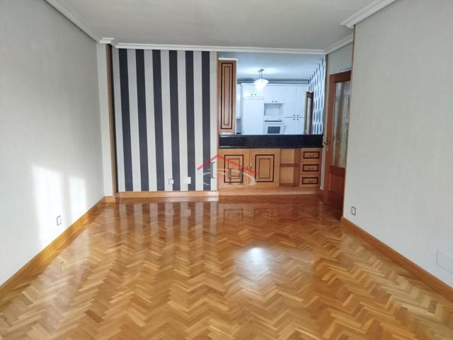 PISO CON GARAJE EN EL CASCO HISTÓRICO photo 0