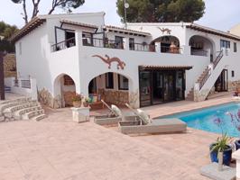 Gran villa de estilo mediterráneo con piscina y vistas a la bahia de Altea photo 0