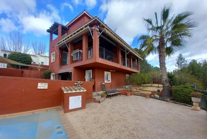 Espacioso chalet de cuatro habitaciones con piscina en La Nucía pueblo lindando con zona verde photo 0