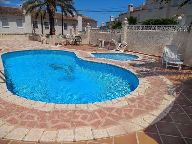 Villa en El Albir con 4 apartamentos photo 0