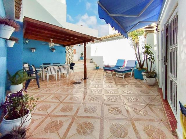 Casa de 265m2, 4 dormitorios, garaje, patio y 3 baños en Alfaz pueblo con vistas hasta el mar photo 0
