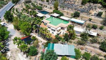Casa rústica de 317 m² en finca de 8700 m² con vistas al mar photo 0