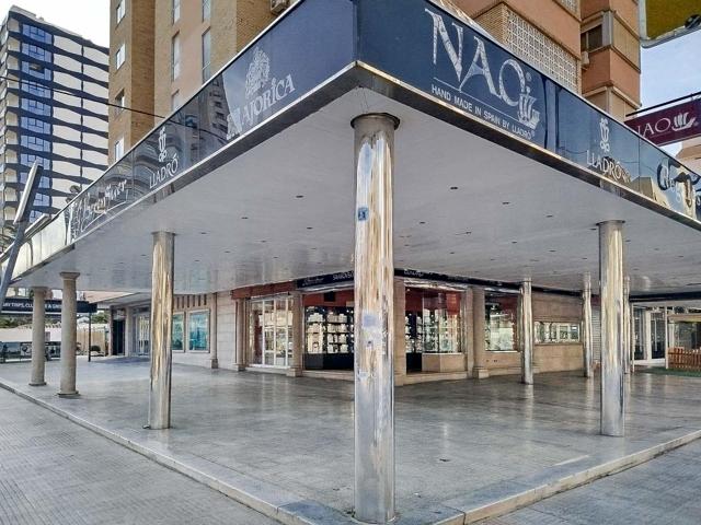 Local comercial de 170m2 con terraza en esquina en el Centro de Benidorm photo 0