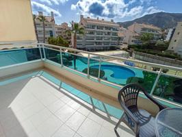 Apartamento de esquina de 2 dormitorios y 2 baños, plaza de garaje y piscina cubierta en Albir photo 0