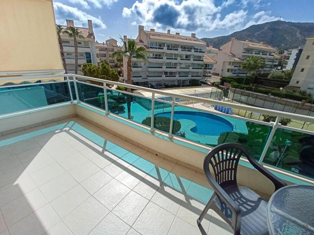 Apartamento de esquina de 2 dormitorios y 2 baños, plaza de garaje y piscina cubierta en Albir photo 0