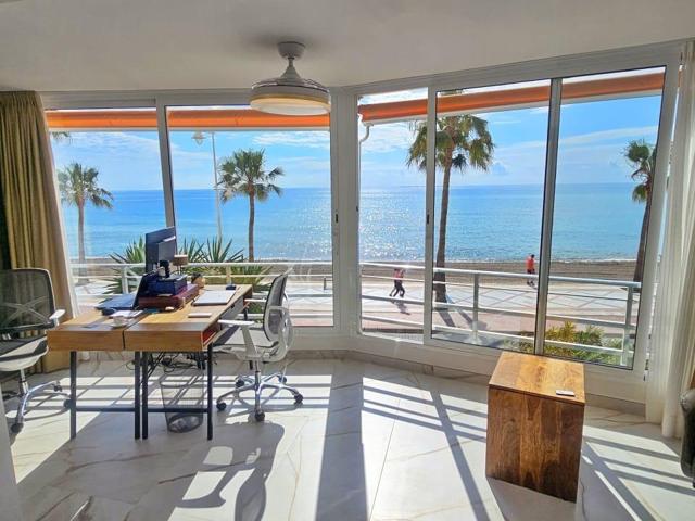 Apartamento de esquina reformado en primera línea de Playa Albir con piscina y parking photo 0