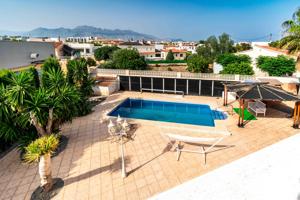 *Impresionante Villa de 4 dormitorios, parcela de 1.150m2, picina y garage en en centro de Albir* photo 0