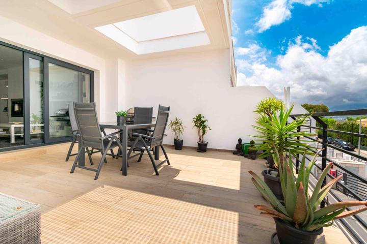 Moderno adosado de 217m2 con 3 dormitorios, garaje y piscina comunitaria en el Albir photo 0
