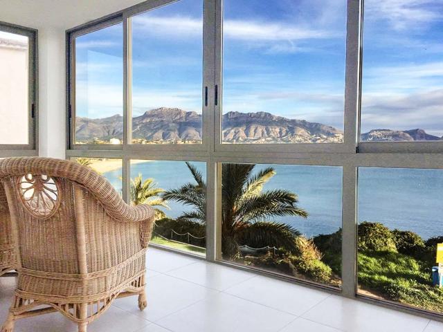 ** Apartamento de 2 dormitorios con vistas a la bahía del Albir *** photo 0