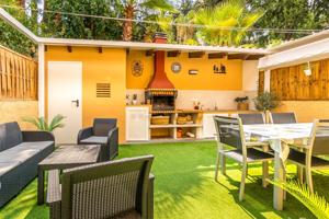 Apartamento reformado en planta baja de 2 dormitorios, un baño y un aseo, patio exterior y piscina comunitaria photo 0