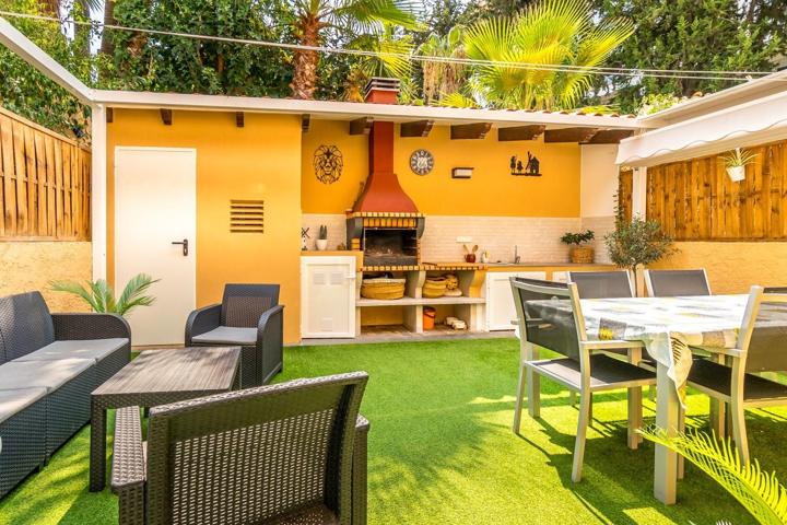 Apartamento reformado en planta baja de 2 dormitorios, un baño y un aseo, patio exterior y piscina comunitaria photo 0