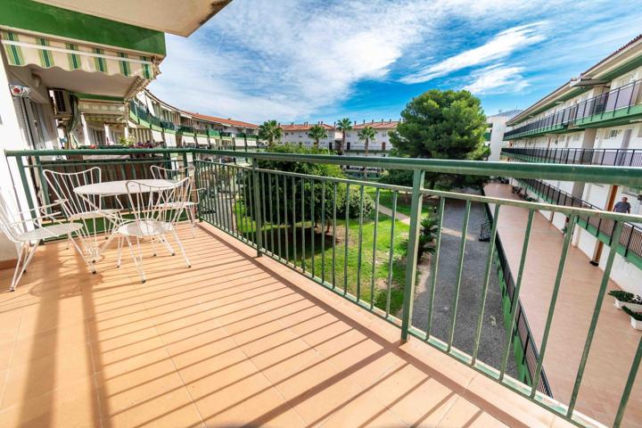 Apartamento de dos dormitorios y dos baños con piscina comunitaria photo 0