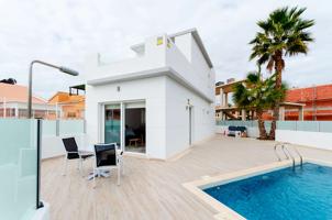 Villa En venta en Torrevieja photo 0