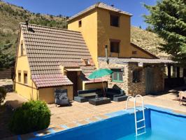 CASA RUSTICA CON TERRENO Y PISCINA EN CAMARENA DE LA SIERRA A 10 MINUTOS DE LAS PISTAS DE ESQUI DE JAVALAMBRE TIENE AGUA photo 0