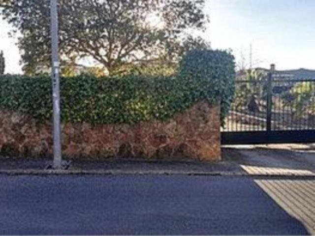 Venta de terreno en Montserrat photo 0