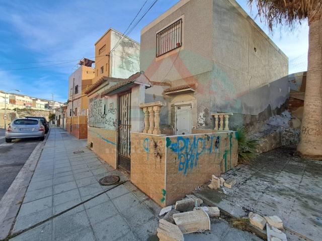 Oportunidad de Renovación: Unifamiliar en el Barrio de Pescadería, Almería Capital photo 0