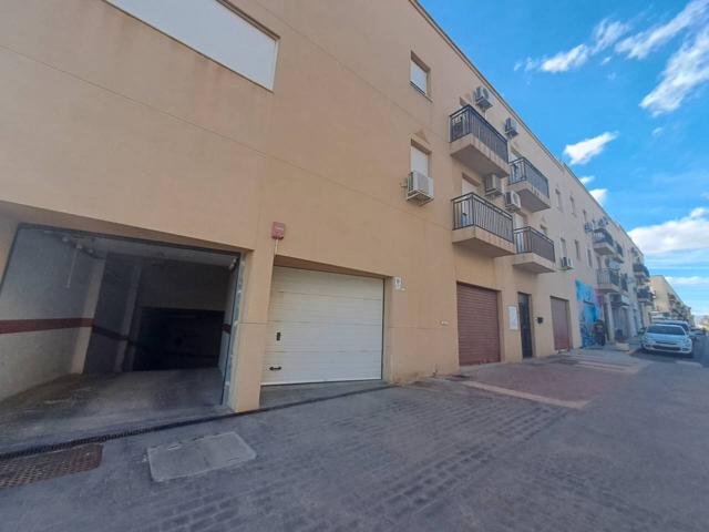 ¡Tu búsqueda de estacionamiento perfecto termina aquí en Huércal de Almería! photo 0