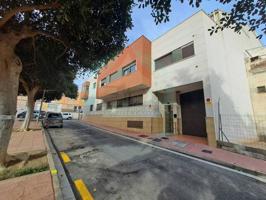 ¡Tu nuevo hogar en el encantador barrio de Piedras Redondas en Almería Capital! photo 0