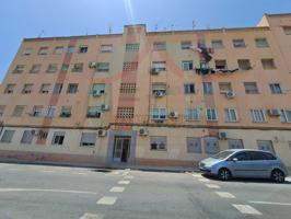 ¡Gran Oportunidad en Almería Capital! planta 3 SIN ASCENSOR photo 0