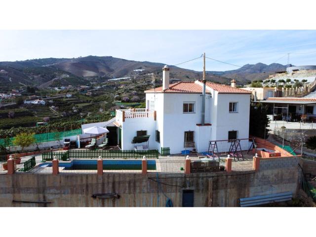 Cortijo de tres dormitorios con piscina, zona de juegos e impresionantes vistas photo 0