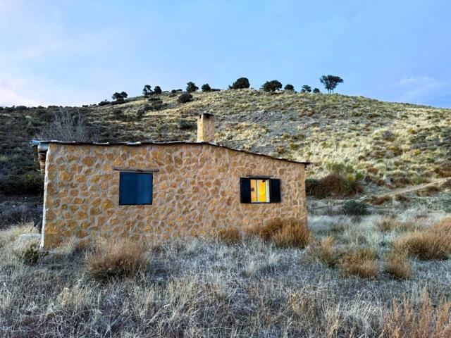 Nave de dos dormitorios situada en lo alto de la montaña, acceso por pista con 20 minutos en coche. photo 0