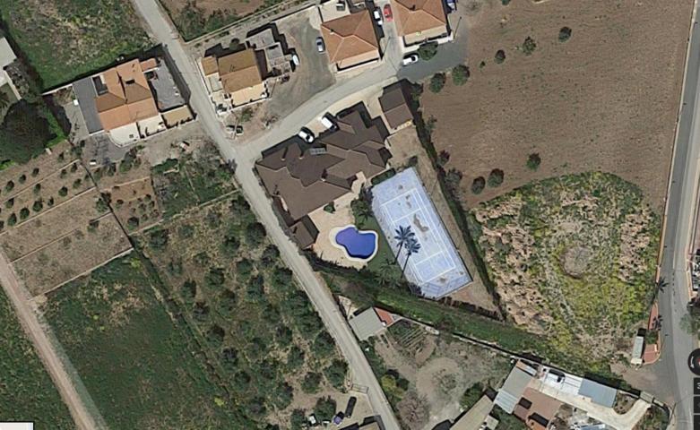 CHALET CON PISCINA Y CANCHA DE TENNIS photo 0