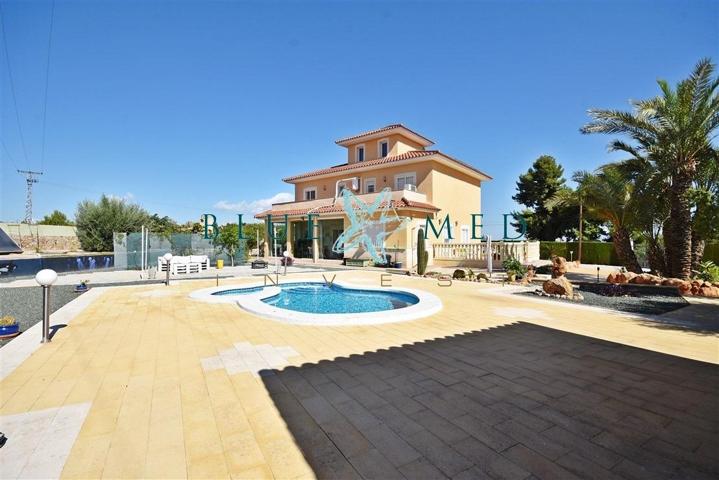 IMPRESIONANTE CHALET A LA VENTA EN TOTANA photo 0