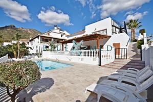 PRECIOSO CHALET CON PISCINA Y VISTAS EN BOLNUEVO photo 0